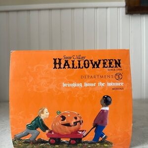 Dept 56 Snow Village Halloween Bringing Home the Winner Accessory 4030763 New